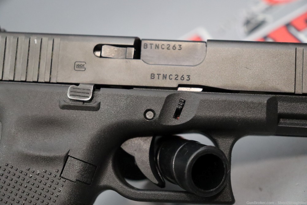 Glock 17 Gen 5 4.49" 9mm w/Case -img-10