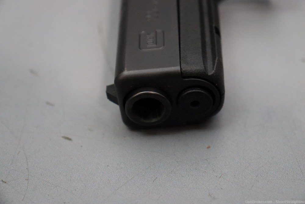 Glock 22 Gen 4 4.49" .40 S&W w/Box -img-8
