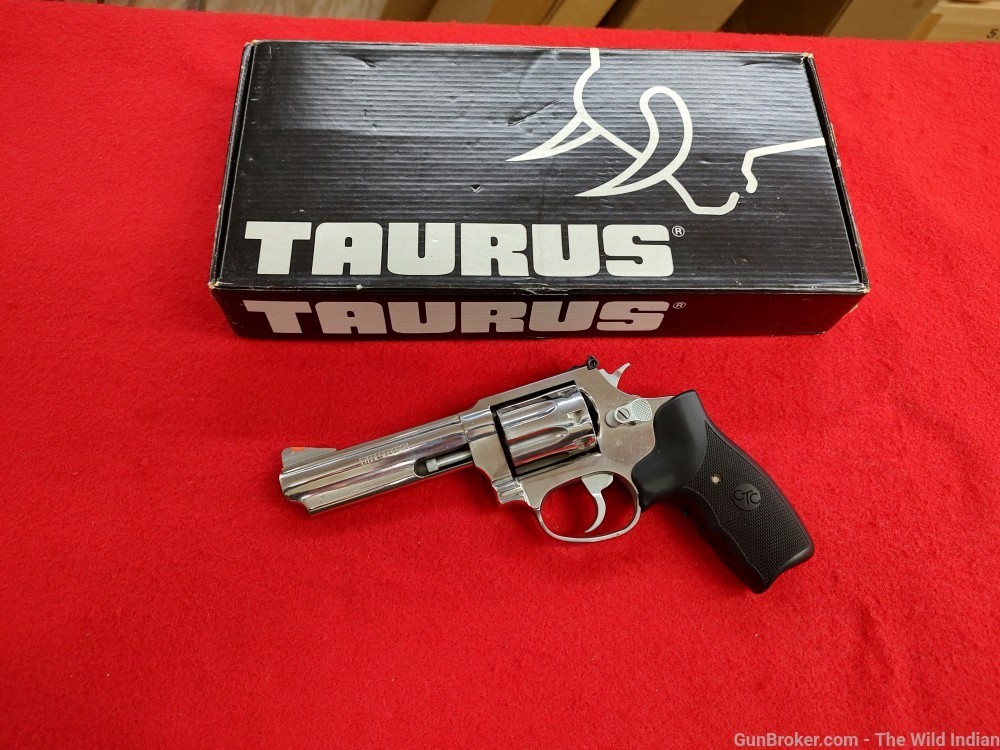 Taurus 941 DA Revolver .22 Mag 4" Barrel 8 RDs CTC Grips lazer (Pre-Owned) -img-0