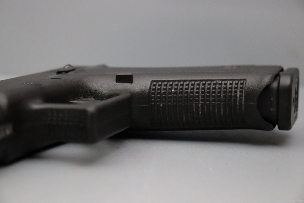 Glock 17 Gen2 9mm 4.49 w/Box-img-16