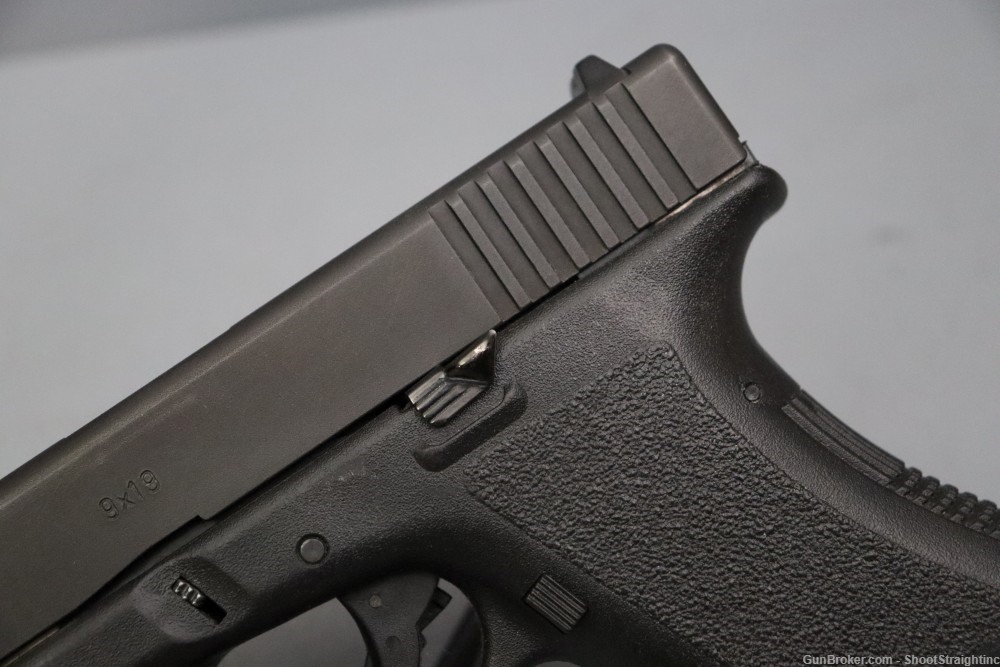 Glock 17 Gen2 9mm 4.49 w/Box-img-3