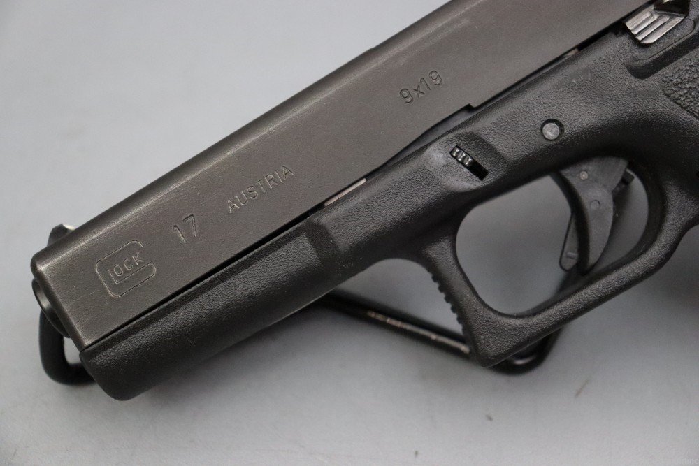 Glock 17 Gen2 9mm 4.49 w/Box-img-2