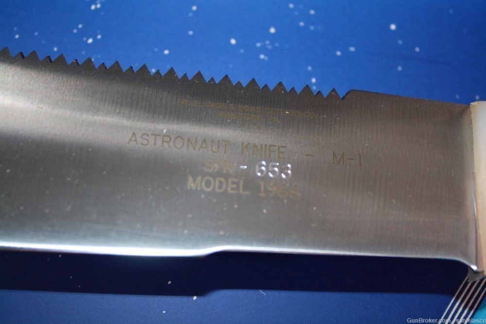 ORIGINAL 1966 W.R. Case & Sons Astronaut Knife; original display case-img-2