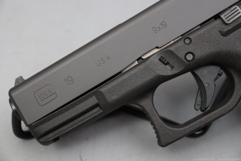 Glock 19 Gen3 9mm 4" w/Box-img-2
