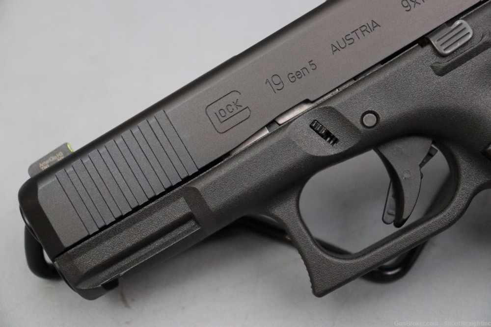 Glock 19 Gen5 9mm 4" w/Box-img-2