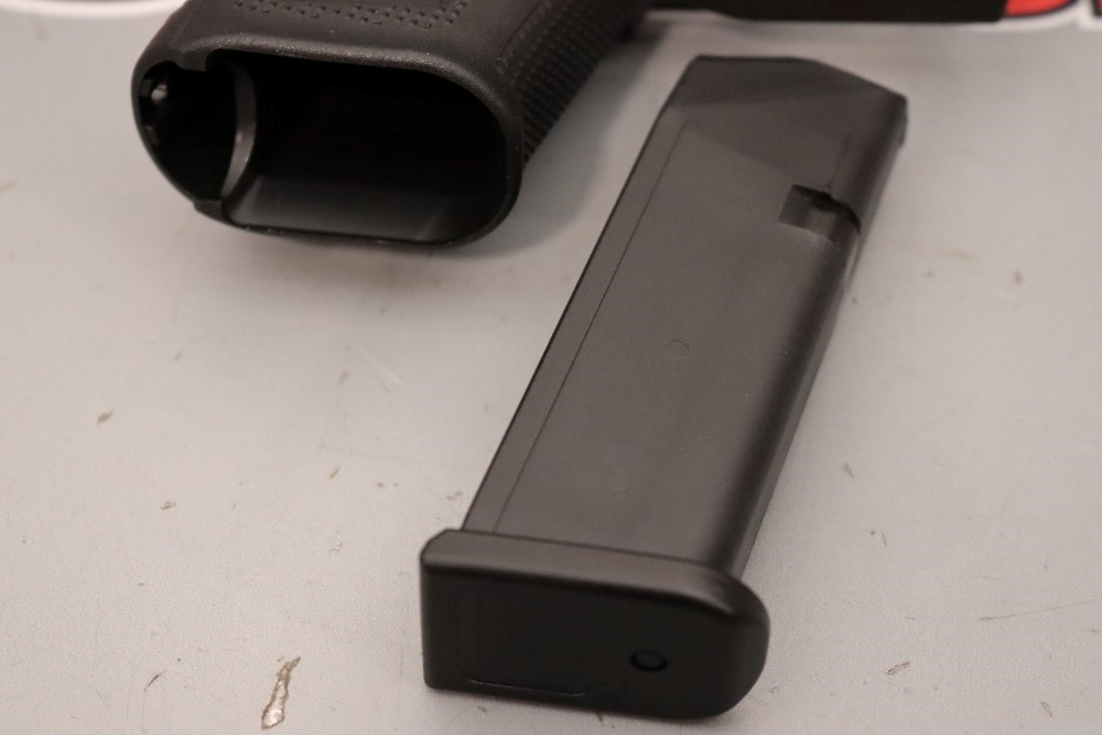 Glock G19 Gen5 9mm 4.02" w/ Case - Austrian Made --img-37