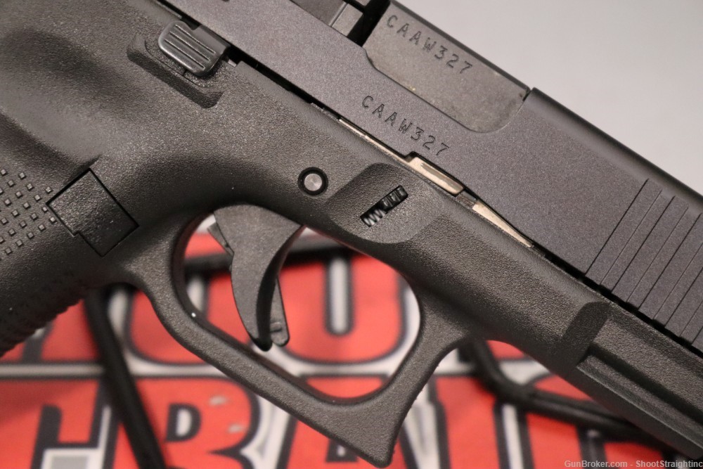 Glock G19 Gen5 9mm 4.02" w/ Case - Austrian Made --img-13