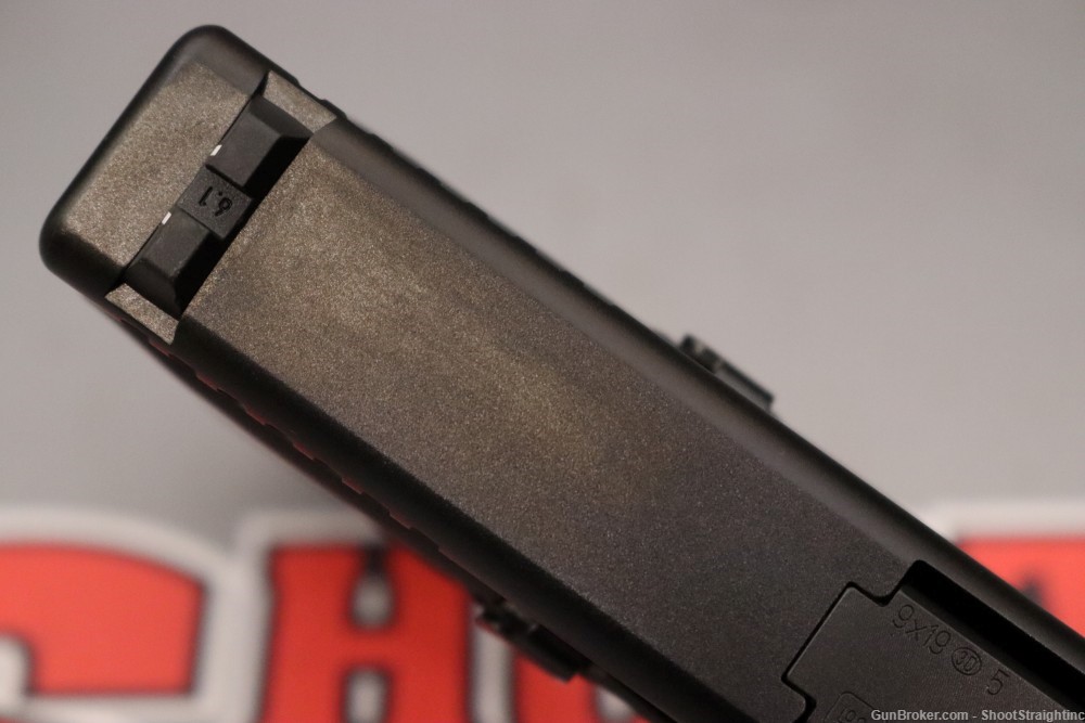 Glock G19 Gen5 9mm 4.02" w/ Case - Austrian Made --img-27