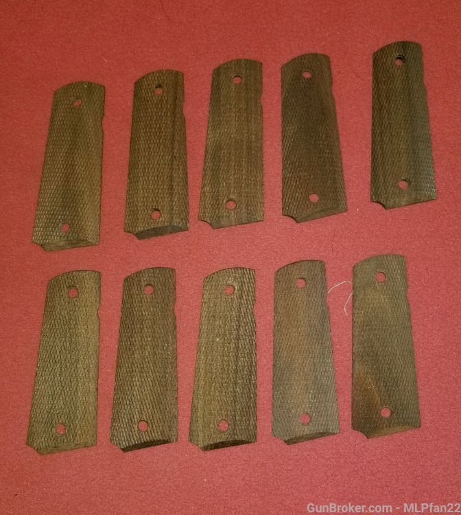 lot of 10 Colt eaarly 1911A1 right hand grips checkered walnut -img-0
