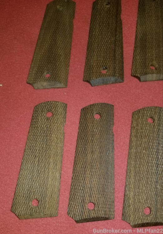 lot of 10 Colt eaarly 1911A1 right hand grips checkered walnut -img-1