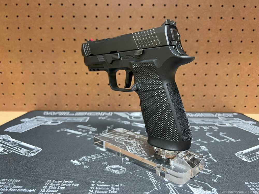 Wilson Combat / Sig Sauer WCP320 Carry 9mm w/Grayguns Action-img-1