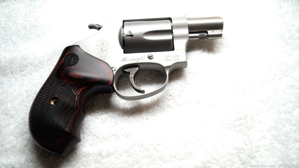 Smith & Wesson Model 637 .38Spl Revolver-img-1