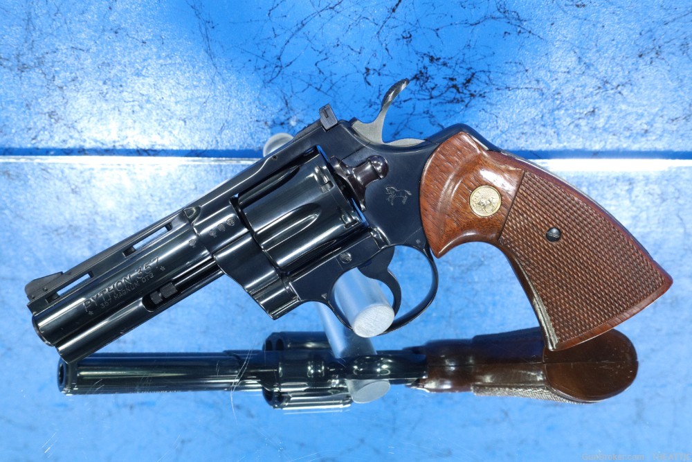 COLT PYTHON 4" 357 MAG MFG 1978 BLUED W/WOOD GRIPS VERY NICE CONDITION-img-1