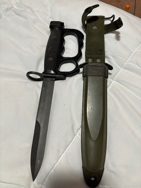 Ar 15  m16 M7 bayonet w knuckles and scabbard -img-2