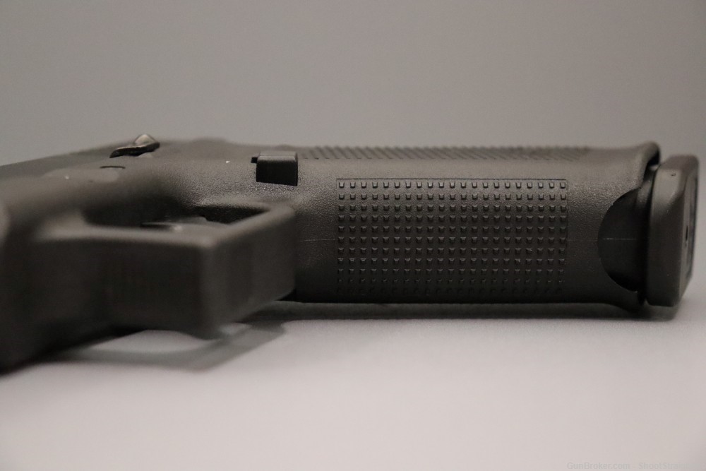 Glock 17 Gen5 9mm 4.49" w/Box-img-16