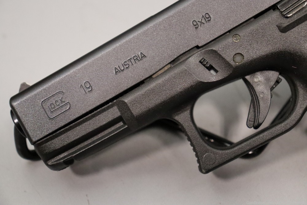 Glock 19 Gen3 9mm 4" w/Box-img-2