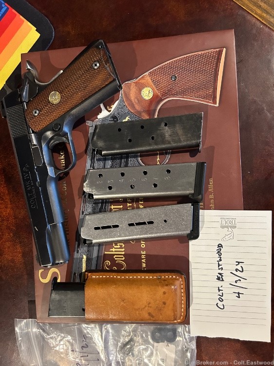 Colt 1911 Government Model Series 80 70 45 acp Walnut Grips + 4 extra mags -img-17