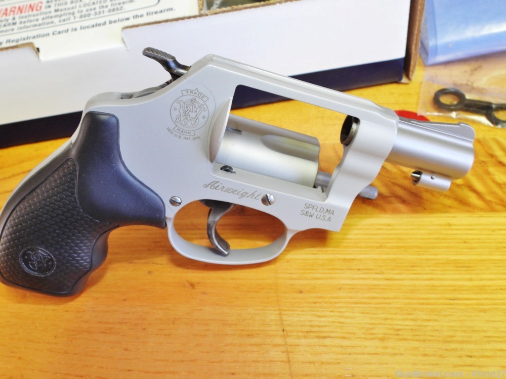 S&W M637, .38 SPL+P Revolver 5 Shot, Stainless-img-4