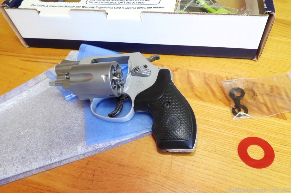 S&W M637, .38 SPL+P Revolver 5 Shot, Stainless-img-1