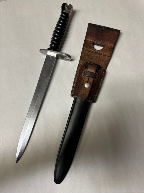 SWISS ARMY STG57 BAYONET WITH SCABBARD AND LEATHER FROG.-img-0