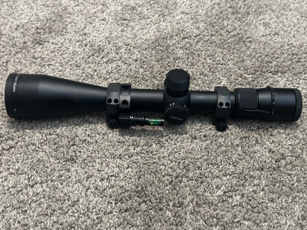 Vortex Viper 6.5-20x50mm riflescope 30mm tube mil dot MOA 1/4” like new-img-0
