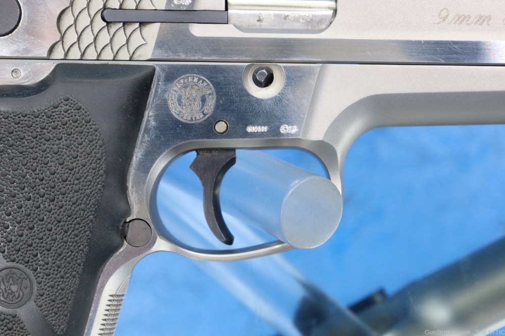 SMITH AND WESSON TARGET CHAMPION 9MM MADE FOR EUROPEAN MARKET S&W 5906-img-33