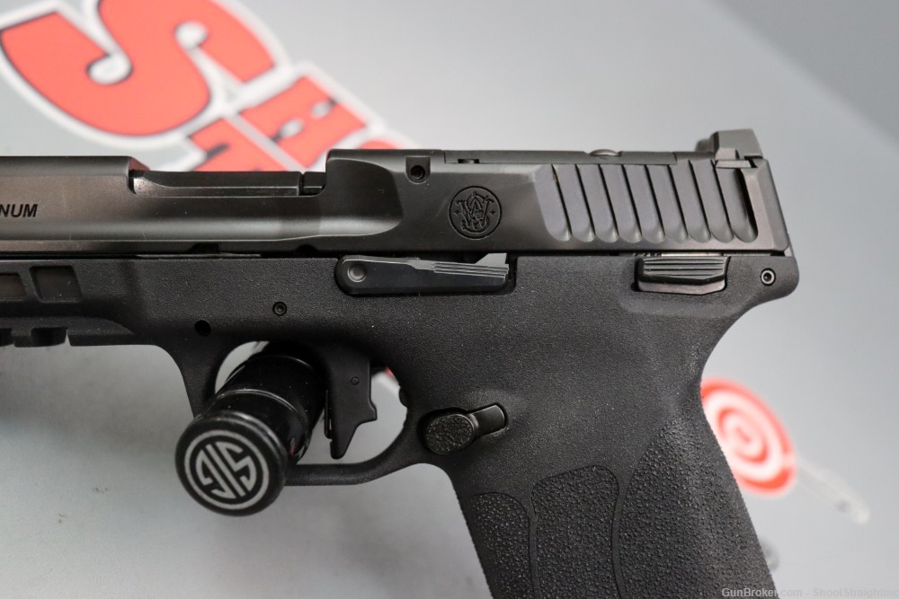 Smith & Wesson M&P 4.5" .22 Magnum w/Box -img-4