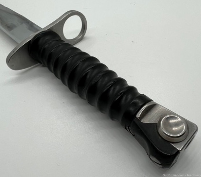 F+ Century Swiss V 494288 Bayonet Knife w/ Scabbard, 9.25 in Needle Point B-img-4