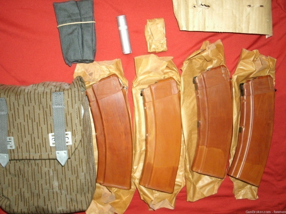 (4) East German AK-74 5.45x39 30rd Bakelite Mag Bodies,Pouch-img-4