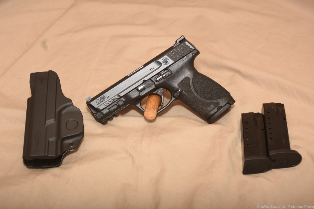 Smith & Wesson M&P40 M2.0 Semi Auto Pistol Penny Start No Reserve!-img-0