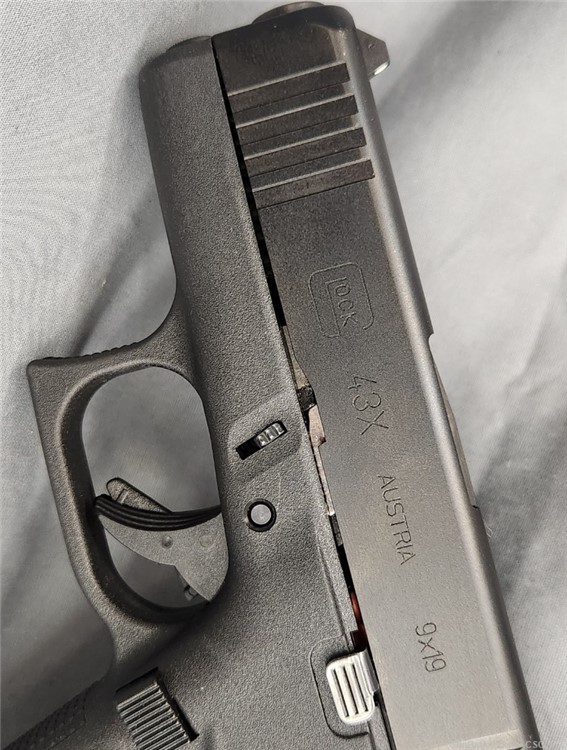 Glock 43X pistol 9mm with box and 2 magazines-img-13