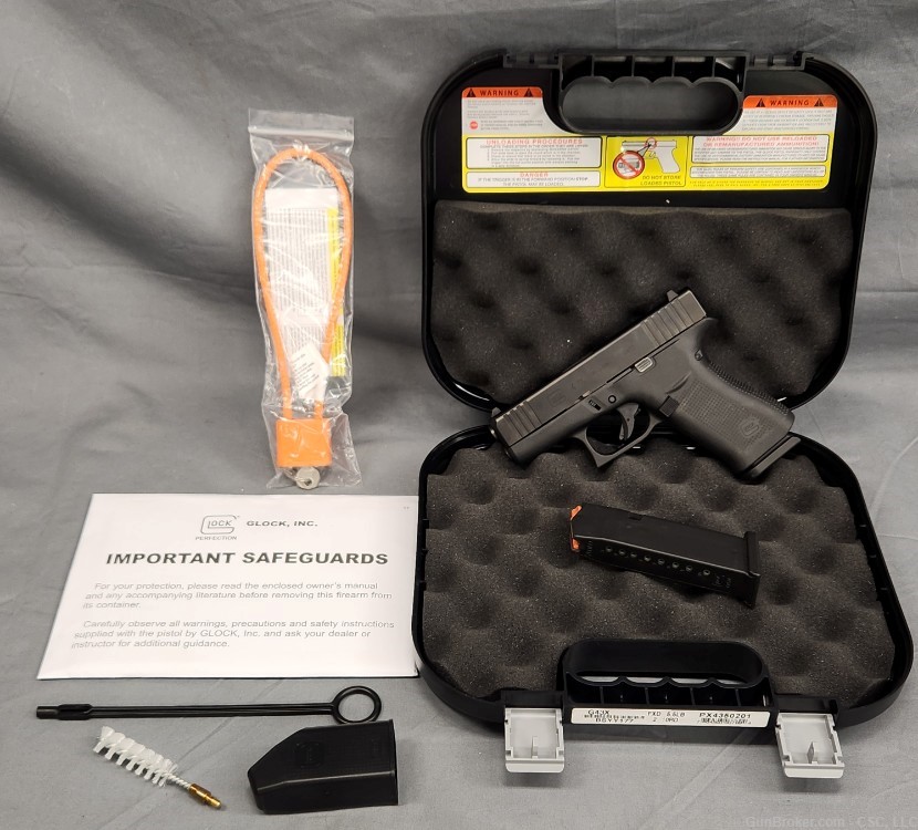 Glock 43X pistol 9mm with box and 2 magazines-img-19
