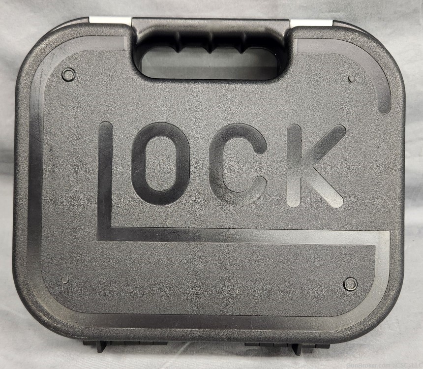 Glock 34 Gen 3 pistol 9mm with box and 2 mags-img-24