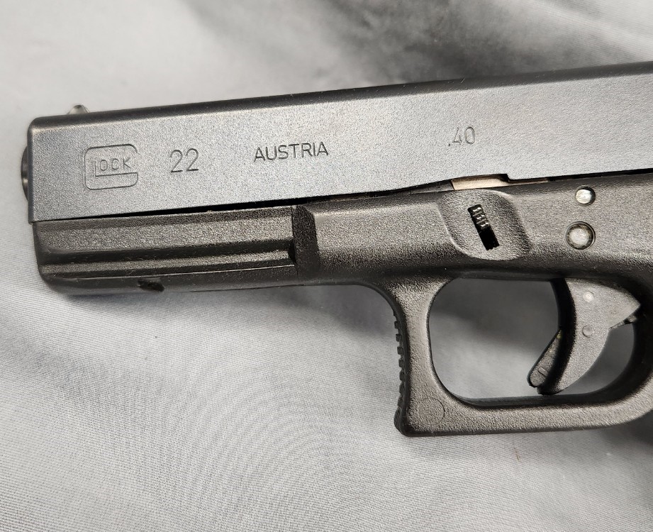 Glock 22 Gen 3 pistol .40 S&W with 3 mags-img-15