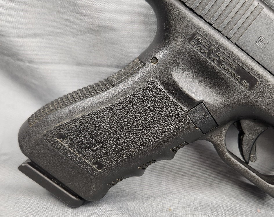 Glock 22 Gen 3 pistol .40 S&W with 3 mags-img-1