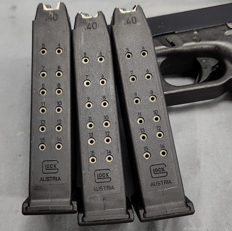 Glock 22 Gen 3 pistol .40 S&W with 3 mags-img-21