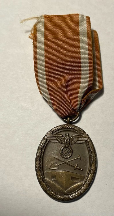  W.W. II. German Eastern Medal, “West Wall” Medal-img-0