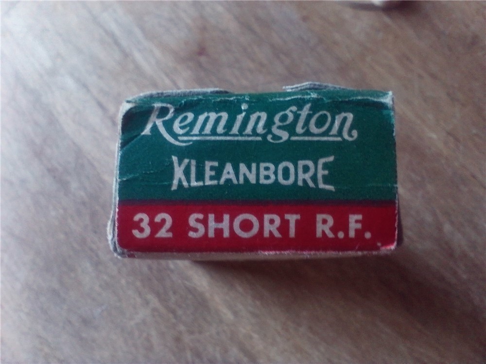 Vintage Remington Kleanbore 32 short rim fire ammo-img-1