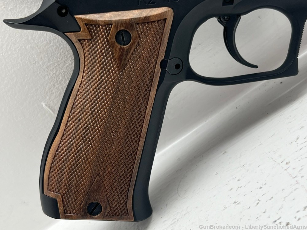 Sarsilmaz K2 45 ACP Wood Grips Hammer Fire SAR w/ Magazine And Case-img-2