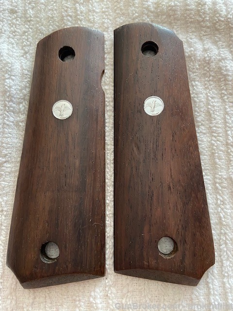 1911 plain wood grips -img-1