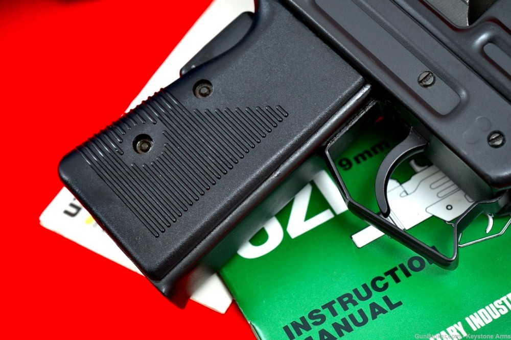 Rare & Desired Pre Ban IMI Israel UZI Pistol 9mm w/ Original Case As New-img-10