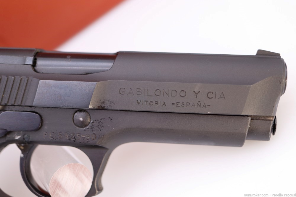 Llama M82 Spanish military sidearm -img-8