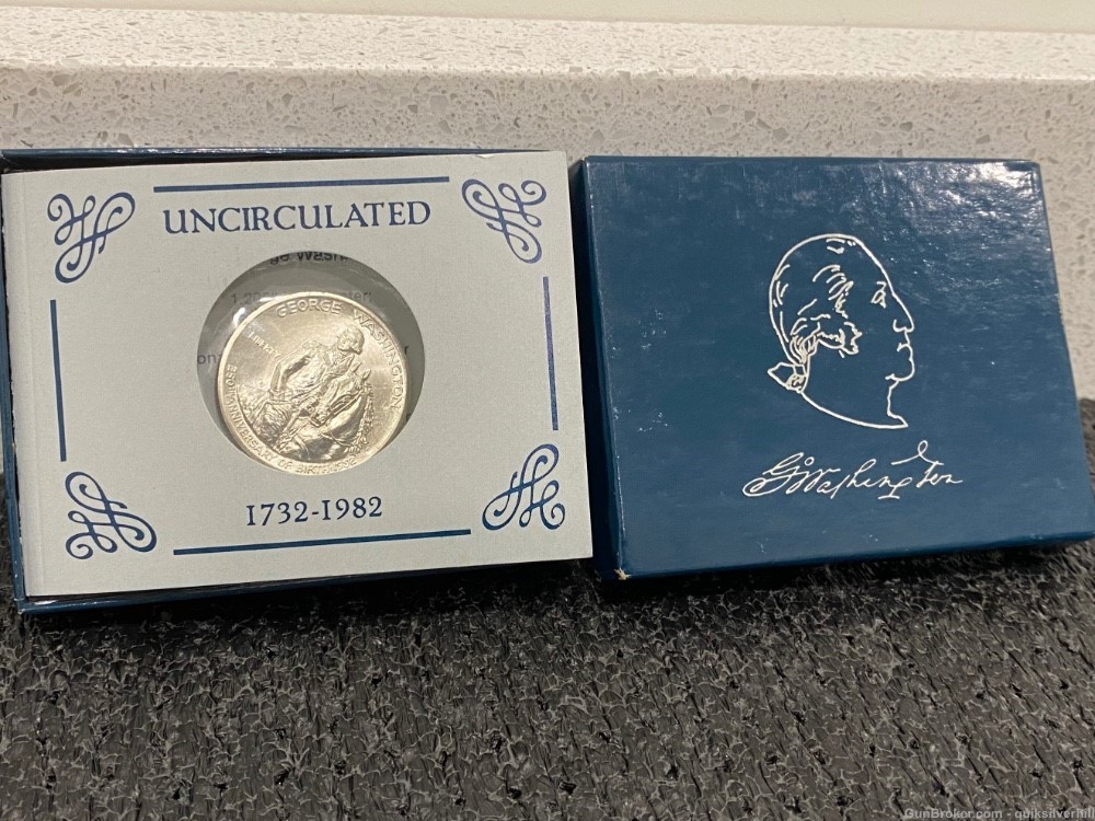 Beautiful 1982 Silver George Washington Commemorative Half Dollar -img-4