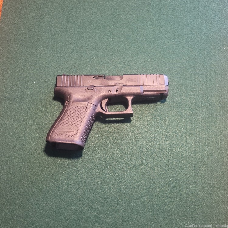 GLOCK G19 G5 9MM 15+1 4.0" FS 3-15RD MAGS | FRONT SERRATIONS-img-0