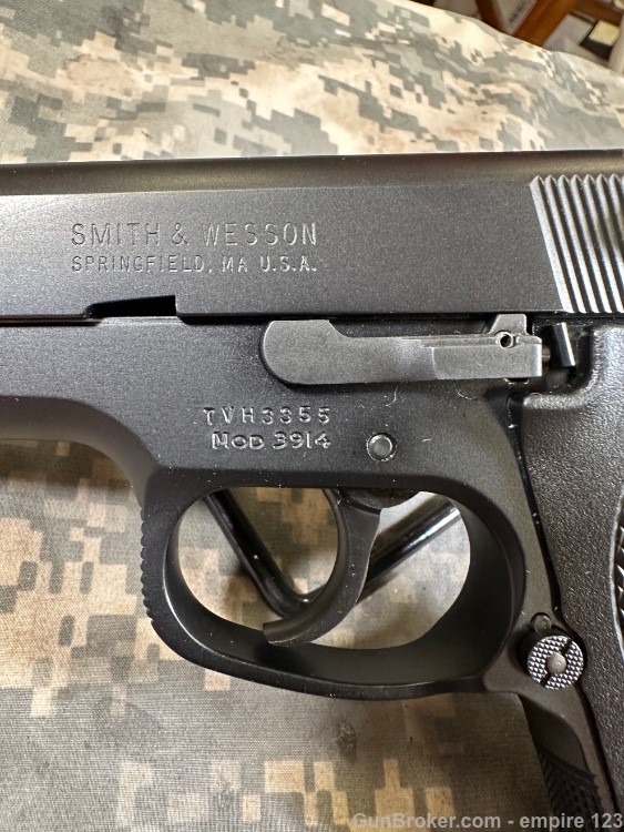Smith & Wesson S&W Model 3914 9mm 3.5" Semi-Auto Pistol. Mint! -img-8
