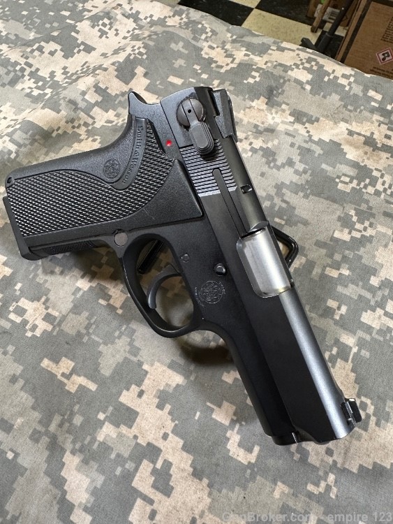 Smith & Wesson S&W Model 3914 9mm 3.5" Semi-Auto Pistol. Mint! -img-21