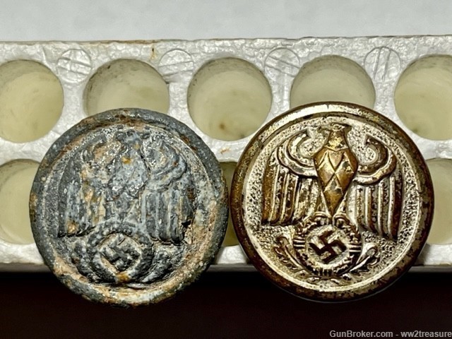 WW2 GERMAN NSDAP DIPLOMATIC/GOVERNMENT OFFICIALS’ 22 MM BUTTONS. SET OF 2.-img-0