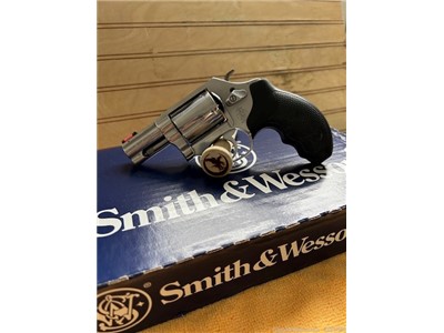 S&W model 60, 357 magnum revolver, pristine condition, low round count