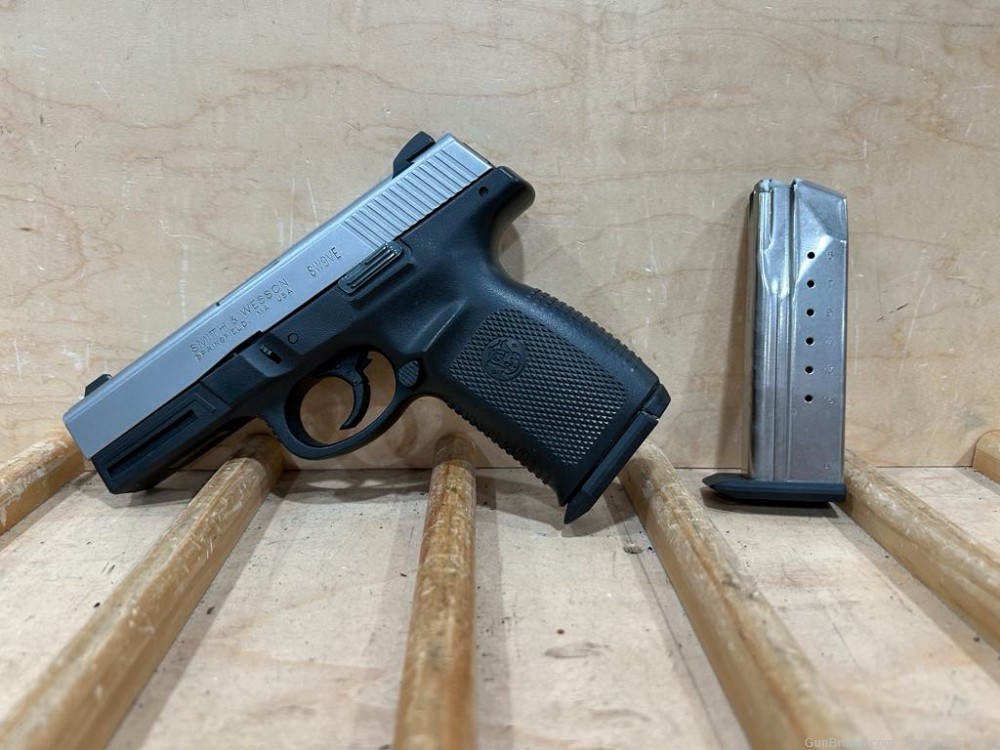 SMITH & WESSON SW9VE 9MM W/EXTRA MAG 25184 SOLD IN STORE-img-0