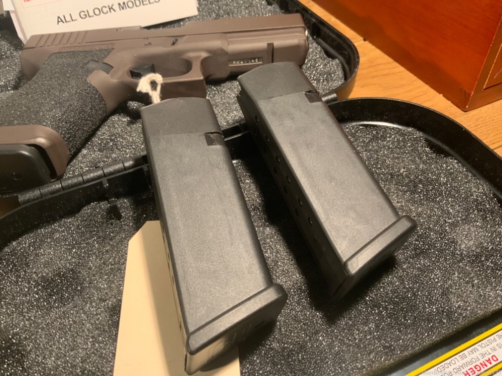Glock 21 Gen 1 45 ACP 3 Mags Custom Cerakote -img-1